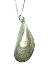 Sterling Silver Mussel Shell Pendant Necklace  - 5.1 grams