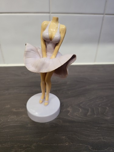 Marilyn monroe figure statue - monroe,