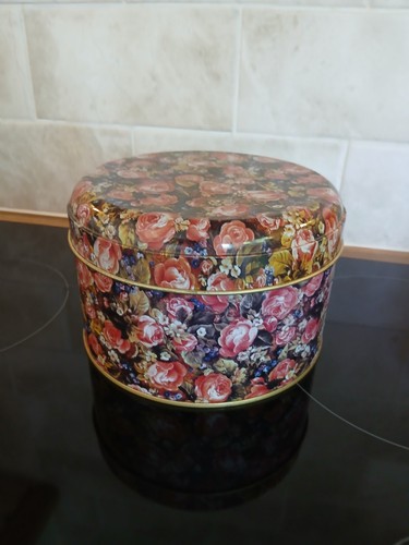 Vintage 2005 roses - vintage, biscuit
