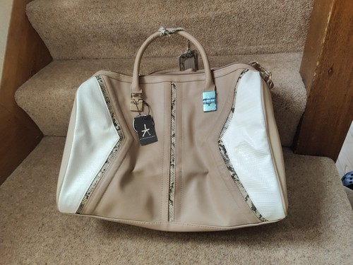 Beige zipped holdall from - zipped,