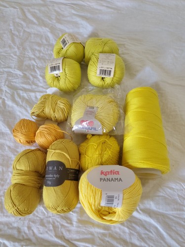 Yellow cotton yarns including