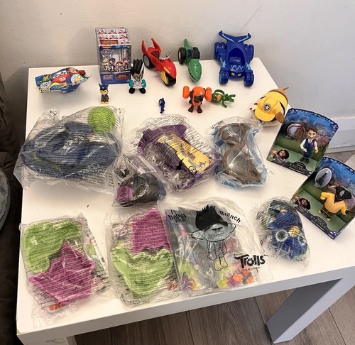 Huge toy bundle figures - 20+,