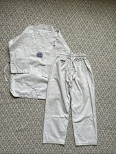 Taekwondo / Martial arts Kids boys girls  white Suit Age 7 55cm Inside Leg