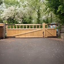 Cottage Driveway Gates, Wooden