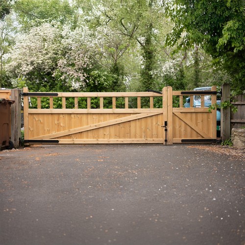 Cottage driveway gates wooden - driveway,