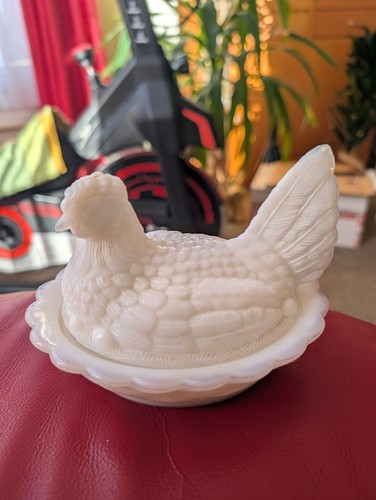 Vintage hen nest - vintage, on