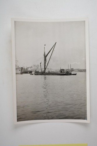 Sailing barge tugboat ship tow - ship,