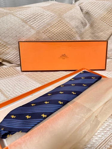 New unused hermes - tie, dog