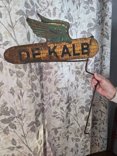 Vintage dekalb metal - dekalb, old
