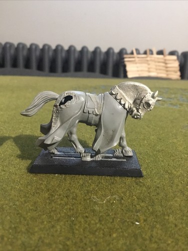 Bretonnian mount horse knight - bretonnian,
