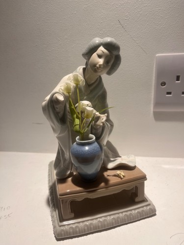 Lladro japanese lady geisha - 8",