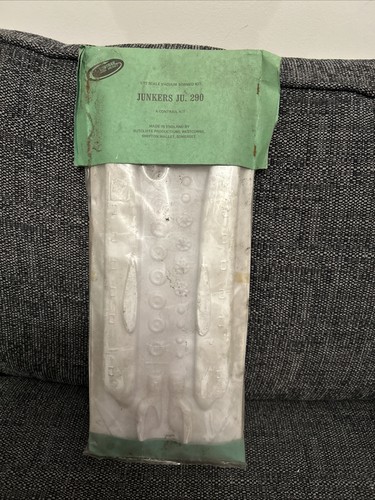 Vintage contrail model - contrail,