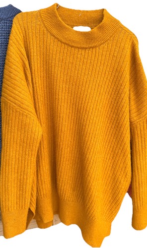 And mustard turtle neck - m,