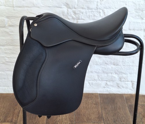 Fabulous black wintec - 17.5",