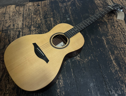 Hohner parlor size - size, acoustic