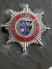 OBSOLETE SURREY FIRE BRIGADE CAP BADGE. 