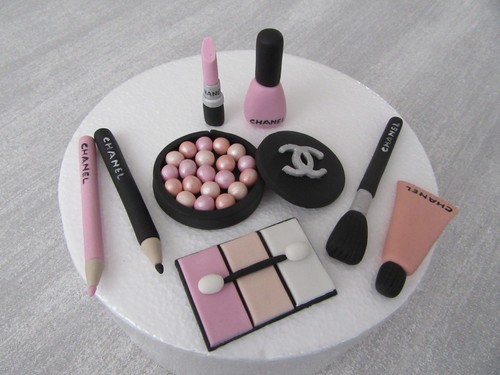 Edible make cake topper - up,