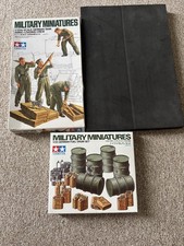 Military Miniatures German Fuel drum Set + Tank Ammo-Loading Crew