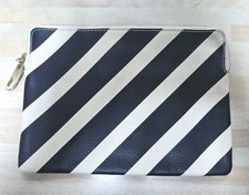 GAP~FAB DARK NAVY BLUE & CREAM  DIAGONAL STRIPED LEATHER ZIP CLUTCH BAG~POUCH~VG
