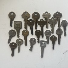 Lot 20 Vintage Keys Brass Ones