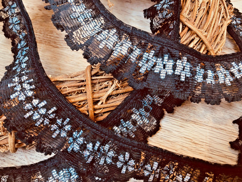Gathered frilled lace - gathered,