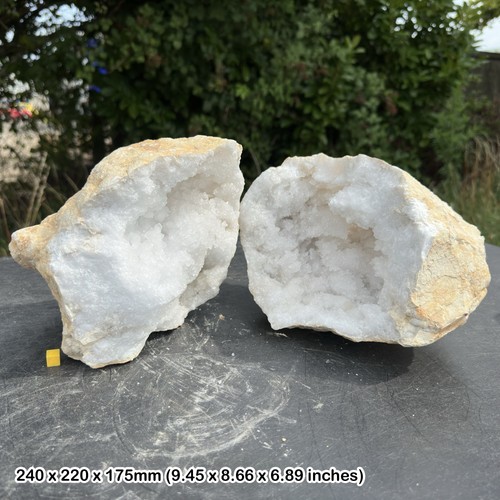 Giant cracked quartz - geode,
