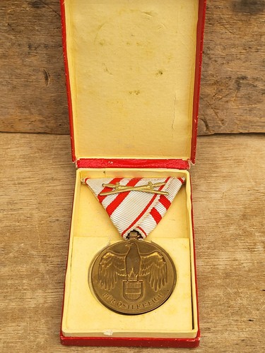 Vintage boxed austrian medal - boxed,