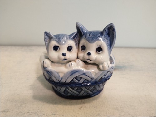 Hand painted blue delft - hand,