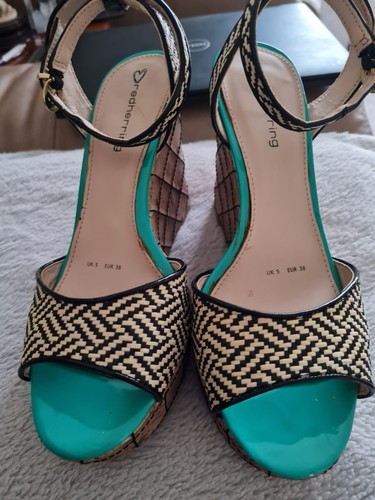 Ladies size wedge - 5.,