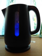 TESCO BLACK ELECTRIC JUG KETTLE JKRBP13 & BASE WORKS BUT SMALL LEAK FROM BOTTOM