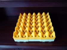 5 Pale Green/5 Yellow Plastic Egg Trays. Each tray holds 30 Eggs. Stackable