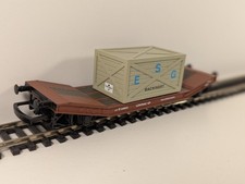 Hornby R6130 BR Lowmac EP Wagon E260844 with ESG Machinery Crate Load