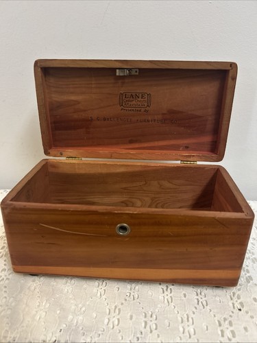 Vtg lane cedar chest - chest, jewelry