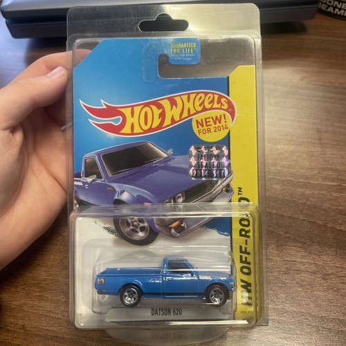 Hot wheels datsun - hot,