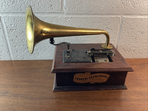 Vintage thrones gramophone - thrones,