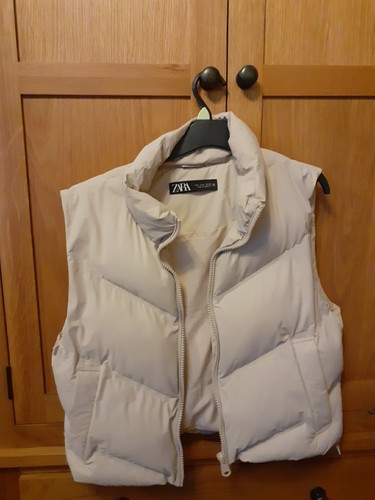 Zara women cream - gilet, short