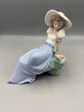 Lladro Nao 1042 ' Listening To
