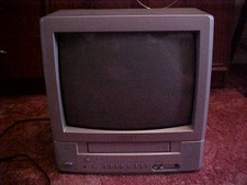 TOSHIBA VTV1400- 14 Inch TV/VHS RECORDER/PLAYER COMBI. RETRO GAMING, SILVER