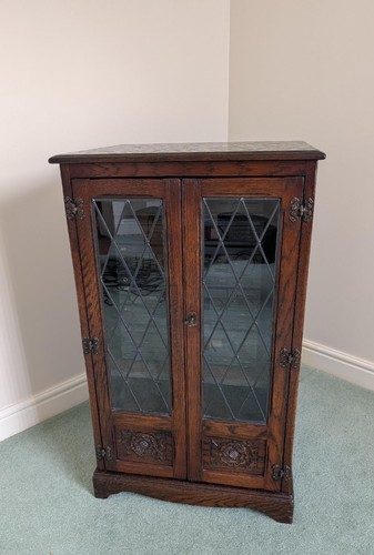 Tudor style jaycee oak - tudor,