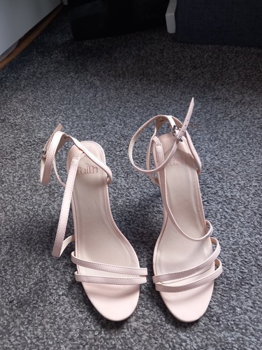 Beige tall heel shoes - ., size