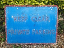 Vintage 2ft Aluminium Garage Road Sign KEEP CLEAR PRIVATE PARKING FREE UK P&P 