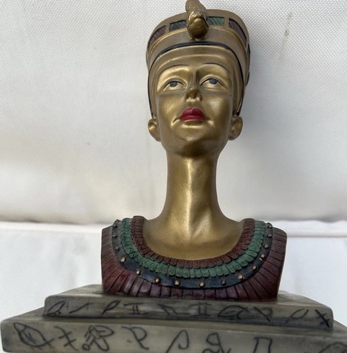 This bust of queen - is, a