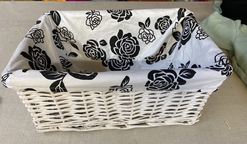 White wicker storage gift - white,