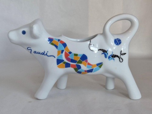 Antoni gaudi barcelona - antoni, cow