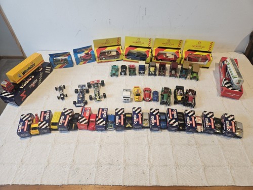 Mixed job lot model cars - mixed, of