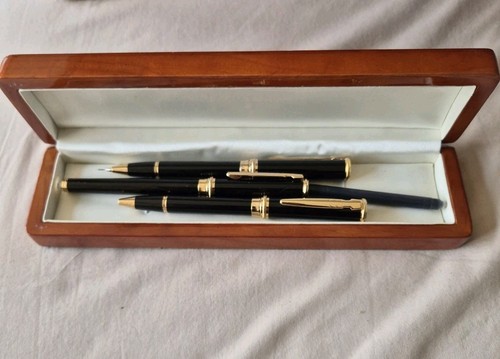 Ronson black gold pen - ®™,