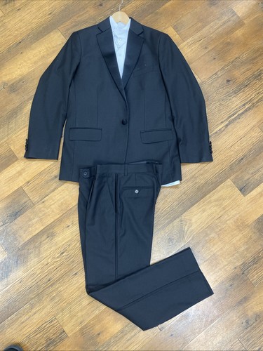 Black tuxedo suit - chest, 40"