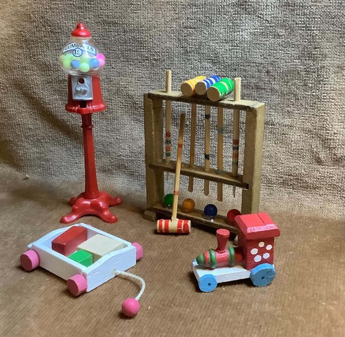 Vintage dolls house - 1:12,