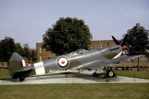 Raf supermarine spitfire - supermarine, sm411