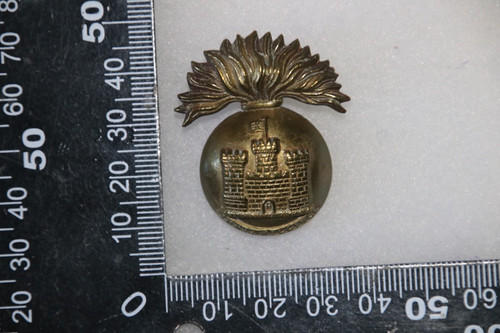 British army metal cap badge - metal,